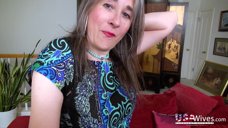 Old Nanny: USA Wifes - une vieille femme aux cheveux gris et à la...