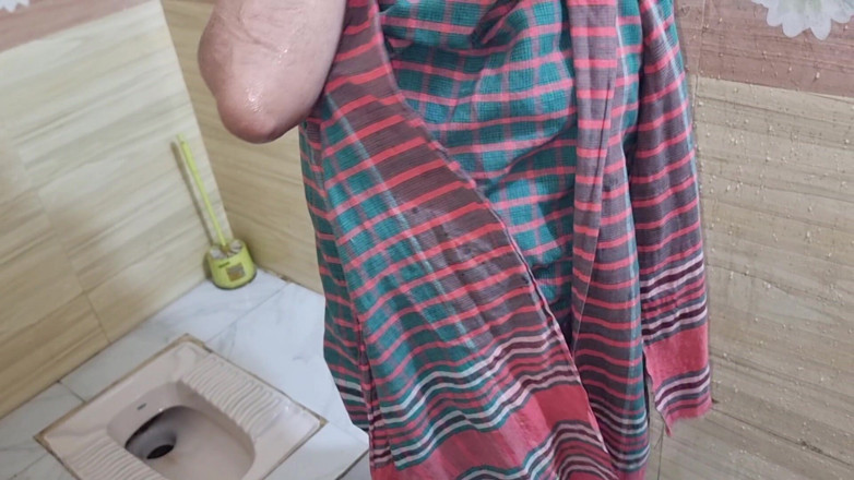 bdboygirl69: Ich habe meine frau, duschzeit im badezimmer gefickt und dann...