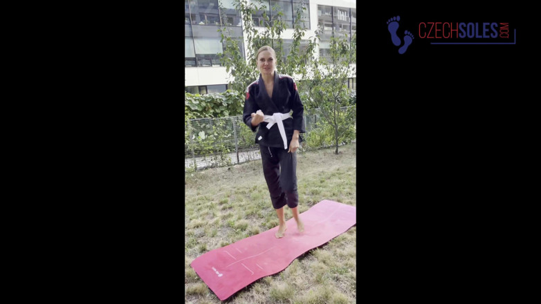 Czech Soles - foot fetish content: Deusa dos pés de karateka
