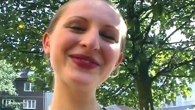 German bitch hunter: Publiczne obciąganie złośliwiec i niechlujna eksplozja palcówek