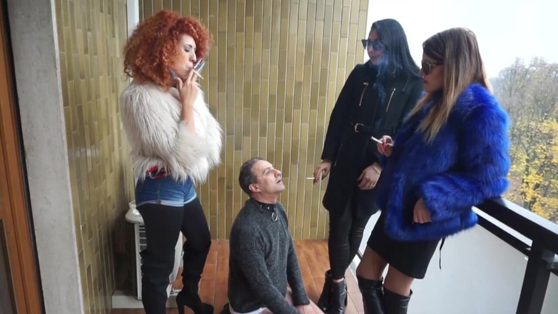 Lady Mesmeratrix Official: Üç kadın egemenliği hatun sigara içiyor ve onu ashtrey olarak...