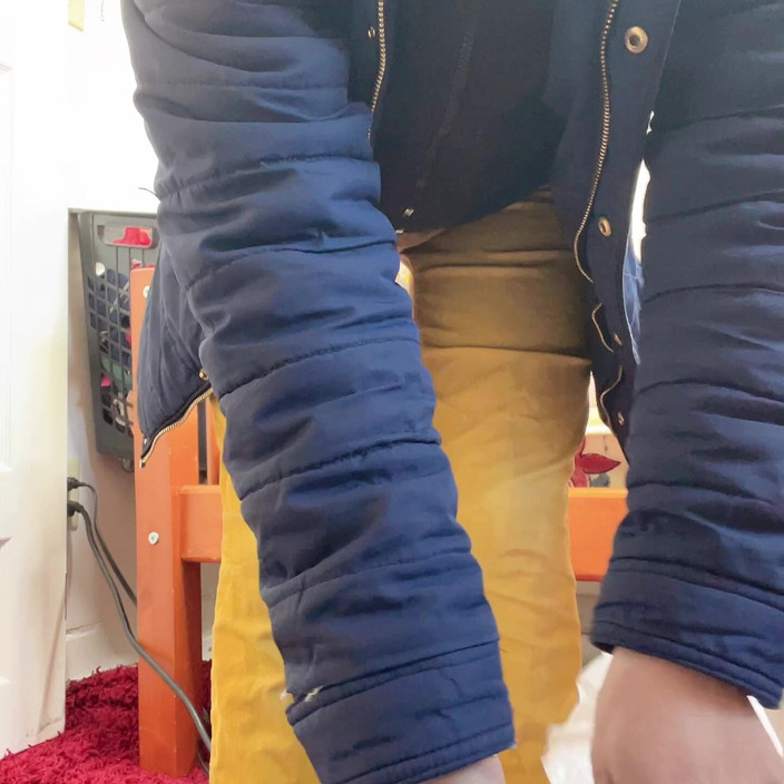 sweethanajapanese: Hana Çişini Yapıyor Çünkü Bunu Kaldıramıyor