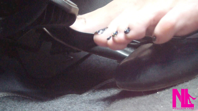 Nyllady: Vendetta in ballerine nere a piedi nudi