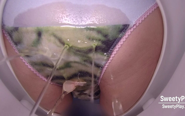 SweetyPlay: Verzweiflung, benetzendes höschen, pissen, toilettenkamera