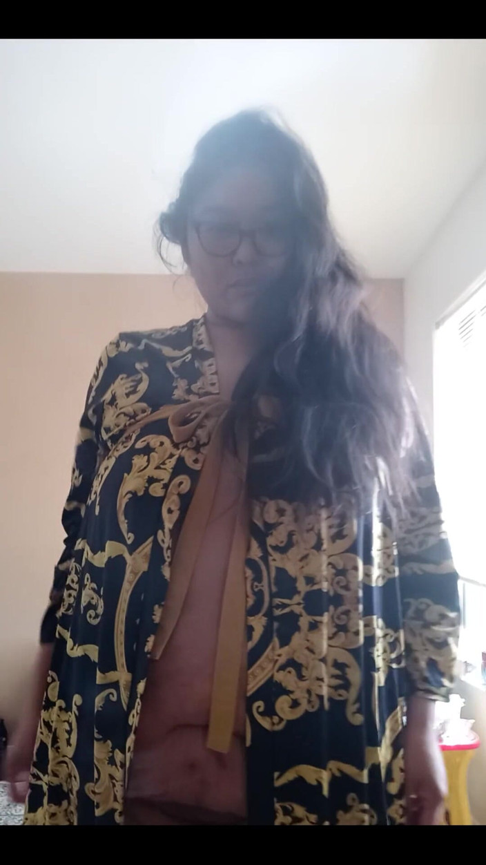 DeesDeepThroat: Ensam hemma