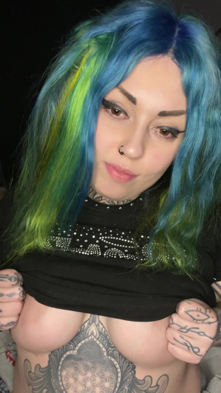 Miss Valentina: Babasının ahegao sürtüğü