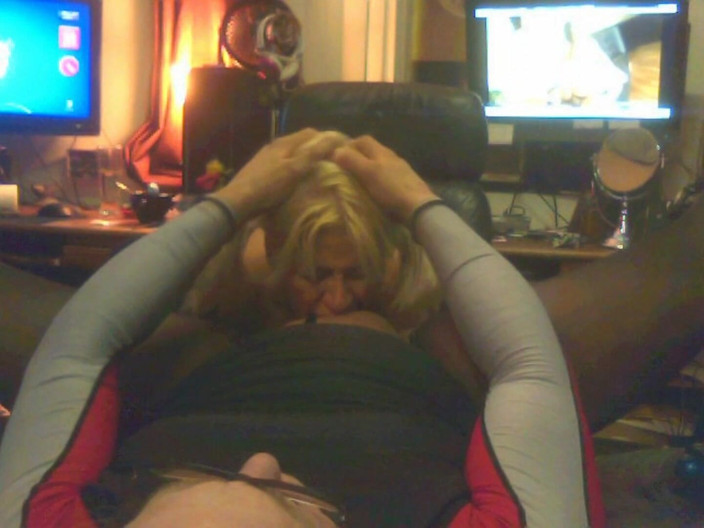 Smokling Hot Ass3: Orgasme multiple în gât