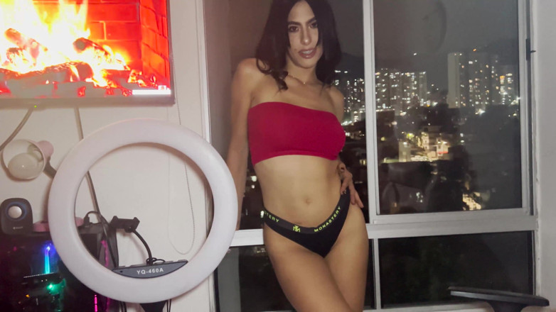 Alicia Trece: Hot Roommate
