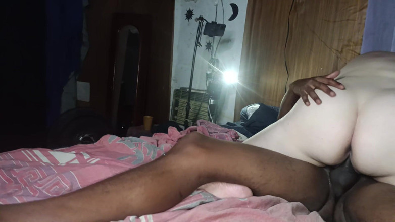 Cuckold Couple Swing: Vernederde cuckold filmt ondeugende vrouw die kreunt met de grote...