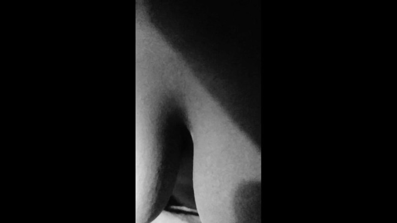 NehaBigBoos: 젖탱이를 누르고 마사지하는 새엄마