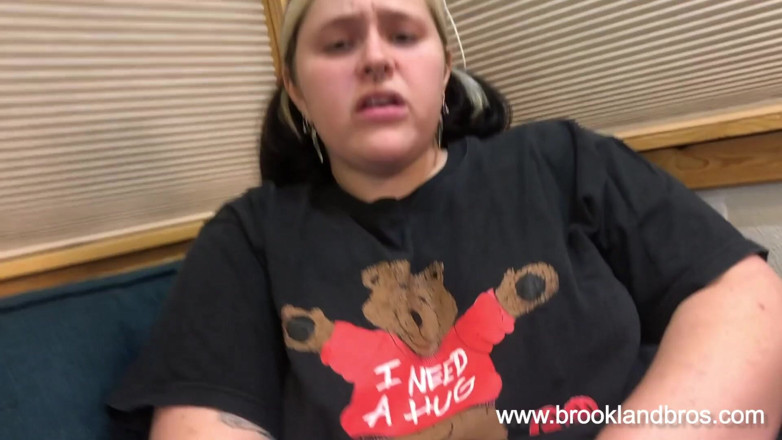 Brookland Brothers: Plus teen lilly parla con la ragazza e gioca con...