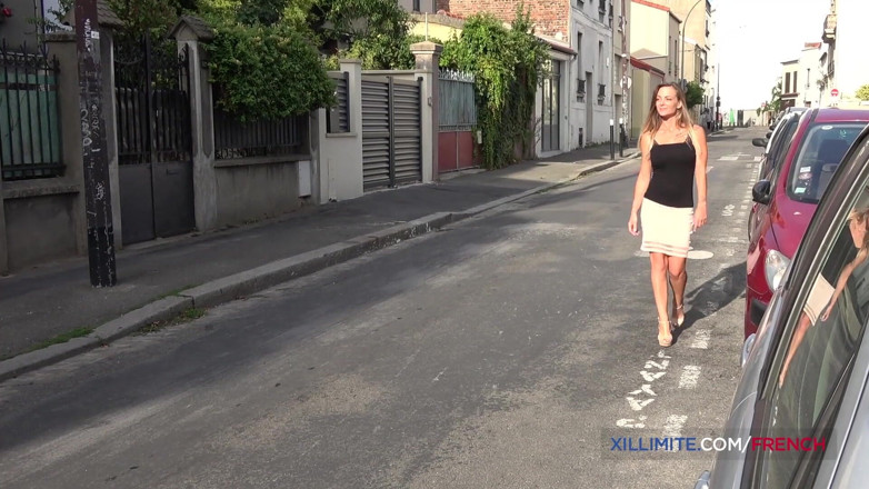 French girls at work: Labă cu țâțe frumoase și sex în trei fierbinte