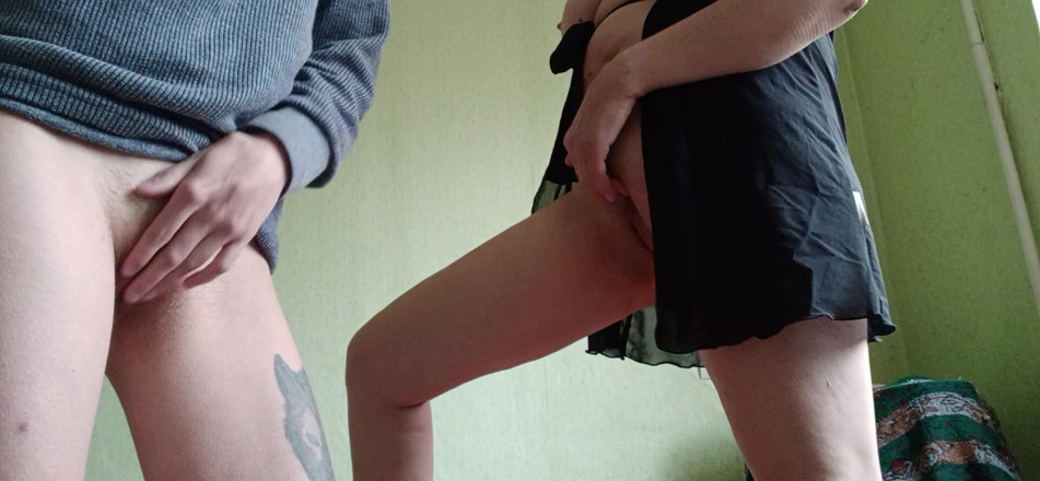 Lesbian-candys: Me masturbo con mi madrastra cuando no hay nadie en...