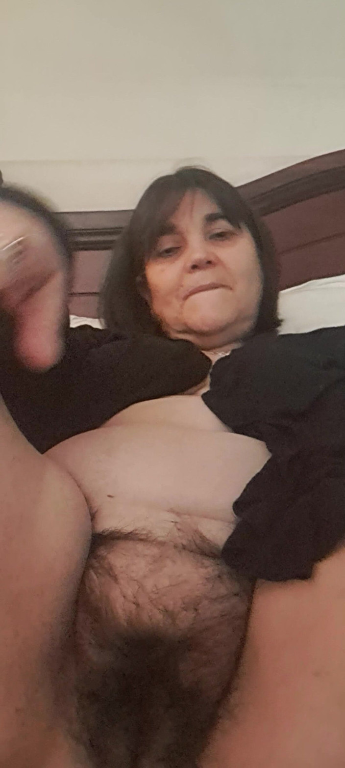 Mommy big hairy pussy: Presente de Natal da MILF