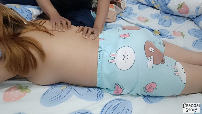 Skandal Story: Tante massieren, indem sie geschenke gibt