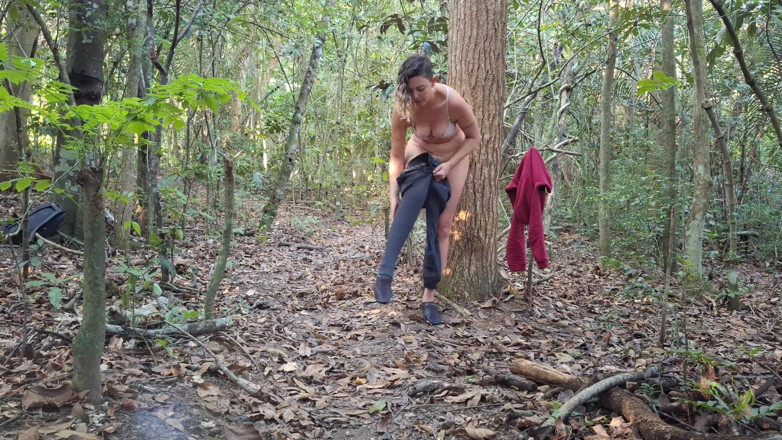 Gabi SweetCouplesStories: J’ai rencontré un inconnu pendant que j’étais nue dans les...
