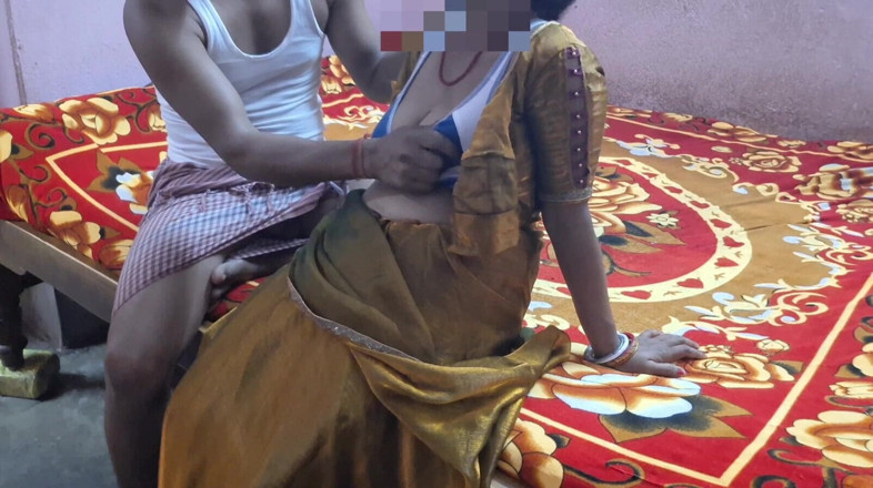 Sumaj: Indiancă bhabhi cu țâțe mari