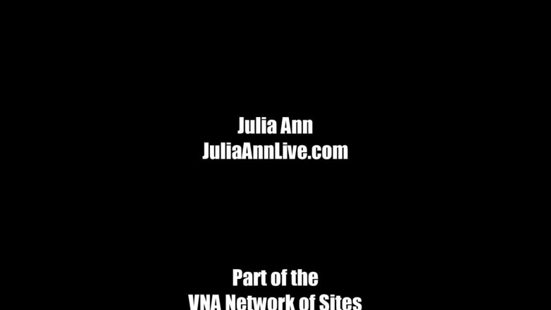 Julia Ann: Julia Ann - entrenamiento de plug anal