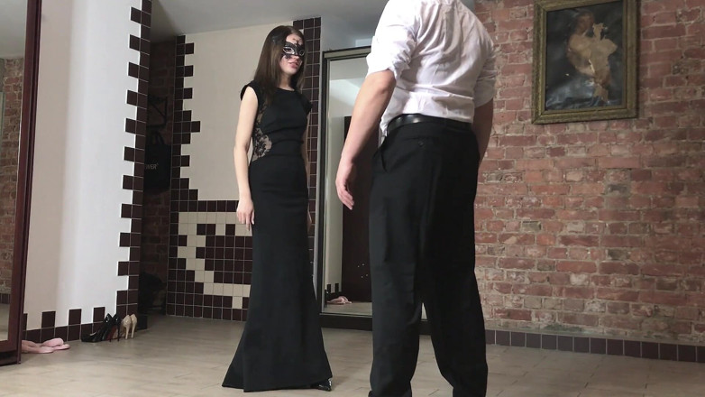 Homemade ballbusting: 가면을 짜기 전에 빠른 볼버스팅