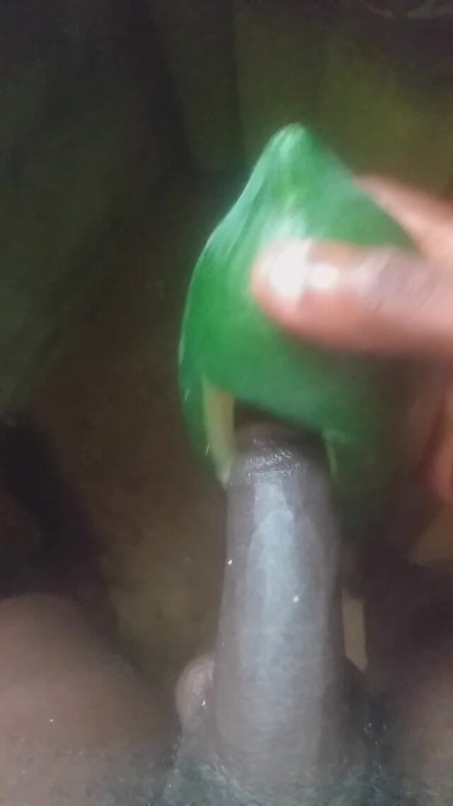 Badman4606: Cowok gay kulit hitam ngentot habis-habisan pakai mainan seksnya.