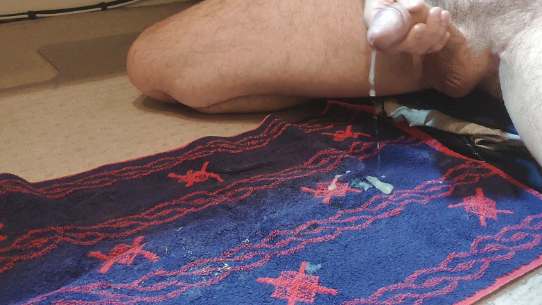 Curved One: Schwanzmassage - dicke ladung