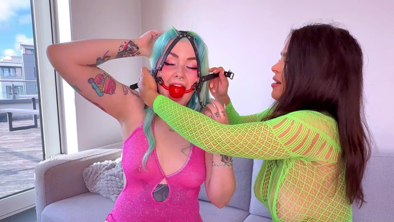 Latina Fetish: Зв'язана для роботи: лесбійський конкурс бондажу (hd + bts)