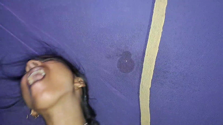 Sonali Sanu: Une bhabhi indienne se fait baiser dans des couples sexy...