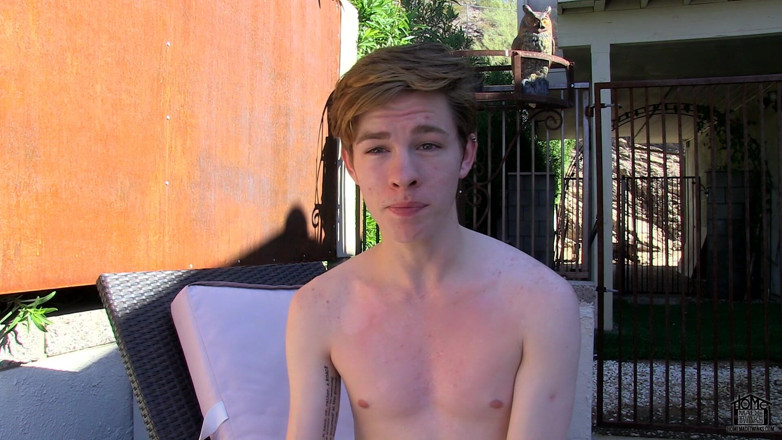 Homemade Twinks: Autoscatto accarezza il cazzo!