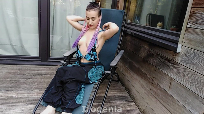 Irogenia: Подвійне проникнення хіпі-дилдо на вулиці