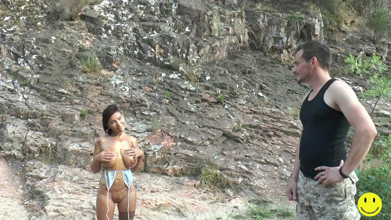 French Amateur Porn: Büyük memeli esmer götü nehir kenarında sikiliyor