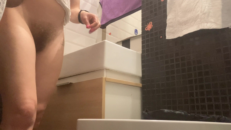 Hairy couple: Beberapa video bodoh... Saya cuba membuat batang kecilnya pancut dengan...