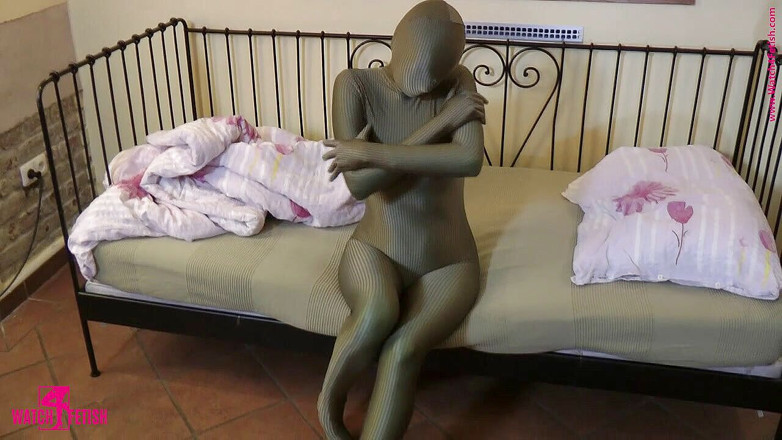 ZentaiDolls: Bianca se masturbează în costume de elastan