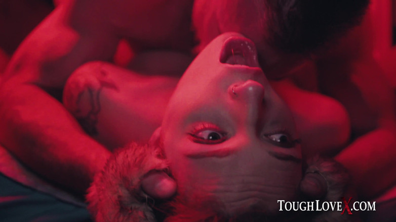 ToughLoveX: TOUGHLOVEX - Červená karkulka Scarlett Mae se setkává s Werestud