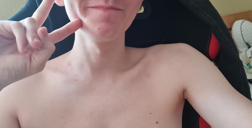 Prettyboi2000x: Sizin için küçük azdırma... Her yer tıraşlı ve pürüzsüz! Burada...