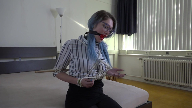 Restricting Ropes: Luna Grey - la secrétaire ballgagging