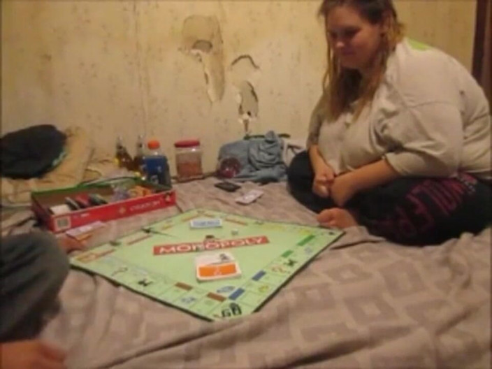 Fat Goddes: Bini Kalah Di Monopoly Dan Menjual Pepeknya Untuk Pinjaman Bank...