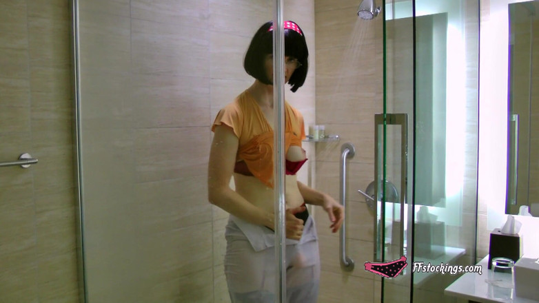 Stocking Videos: Rapid, liber și umed - surpriză perversă cu strap-on în pantaloni albi strâmți