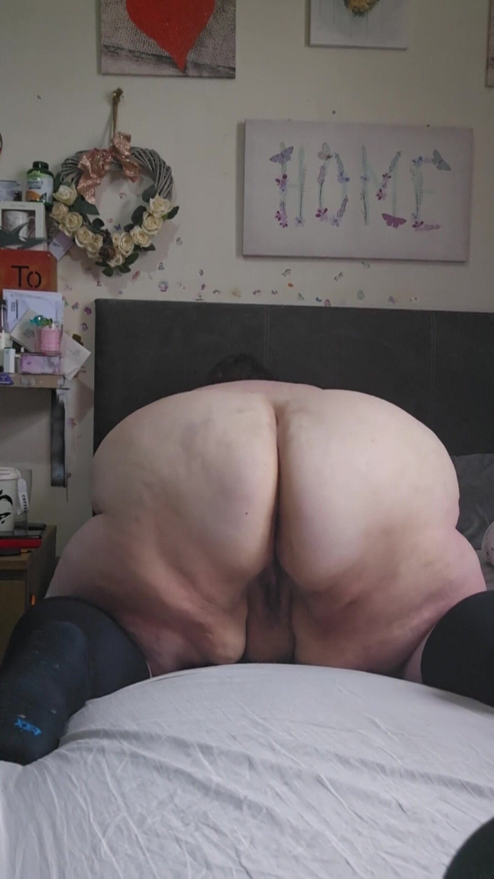 SSBBWLadyBrads: Mai multe femei super-mari și țâțoase întinzându-se, partea 2