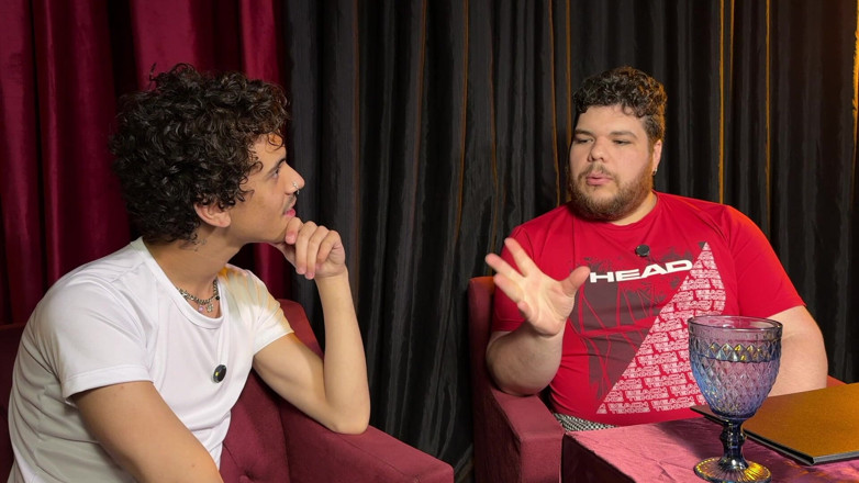 Dirty tricks gays: Profanus Talk Show Îl Intervievează Pe Ari