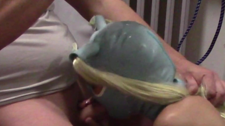 LauraOnHeels: MILF con coletas rubias toma polla y semen en la...