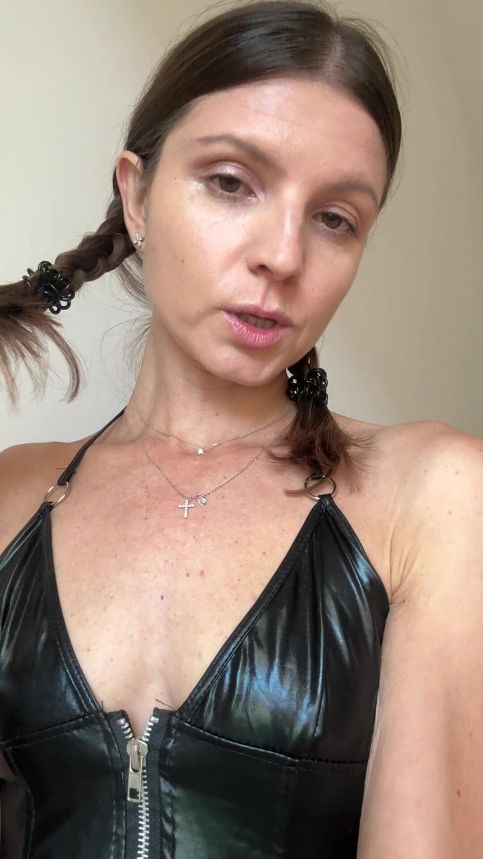 Gina Gerson: Соло панчохи та латекс - гра в пизду