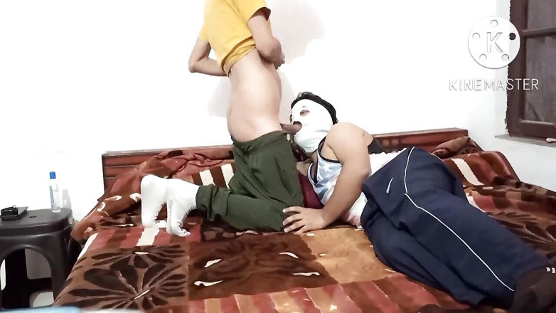 Desi__Panda: Șofer desi de camion își fute prietenul heterosexual