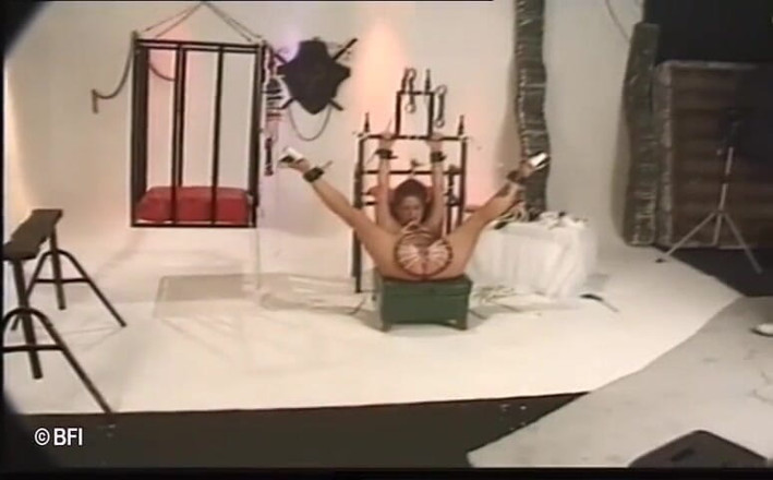 House of lords and mistresses in the spanking zone: Экстремальное мучение киски для шлюховатых девушек