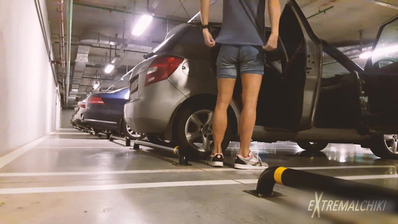 Extremalchiki: Parking, des jumelles se font baiser