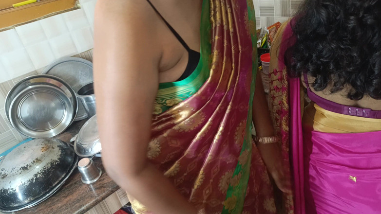 Pushpa studio: Percintaan panas lesbian