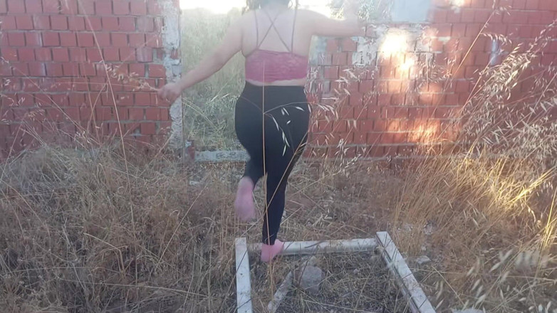 fartingclub01: Pedos en una casa abandonada