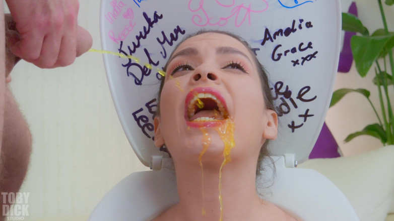 RealTobyDick: Initmate Hard Anal and Wet for Tight-body Yessica Bunny