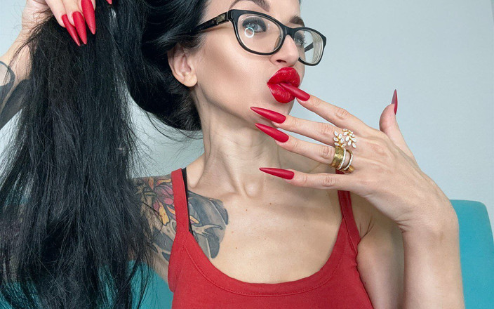Julia domaina: Rot Matt Lange Nägel, Krallen, Lange Flexible Finger, Breite Handflächen,...