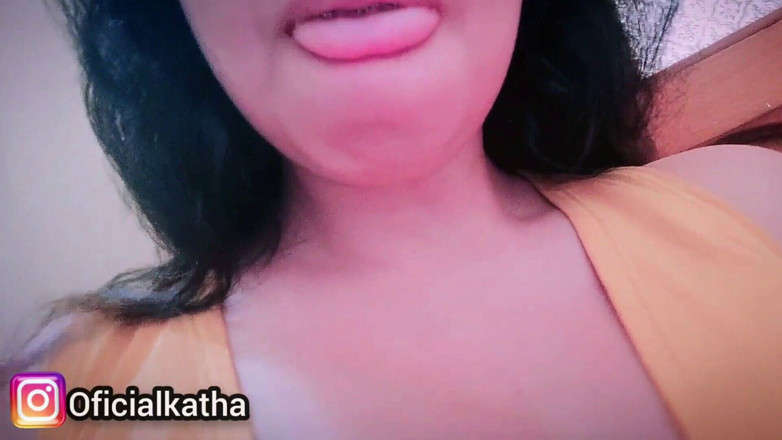 katha: Indiana madrasta se masturba em um banheiro público