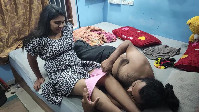 Vaishnavysharunraj: 喀拉拉邦老板和热辣女仆在卧室里做爱，而老板的妻子不在家，出轨G喀拉拉邦女仆与老板，女仆和老板热操